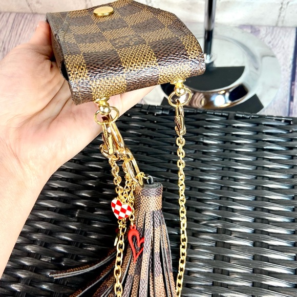 Louis Vuitton key fob holder pouch keychain in Damier Ebene with bag charm - Picture 8 of 16